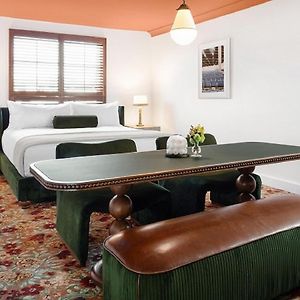 Camera con letto king size